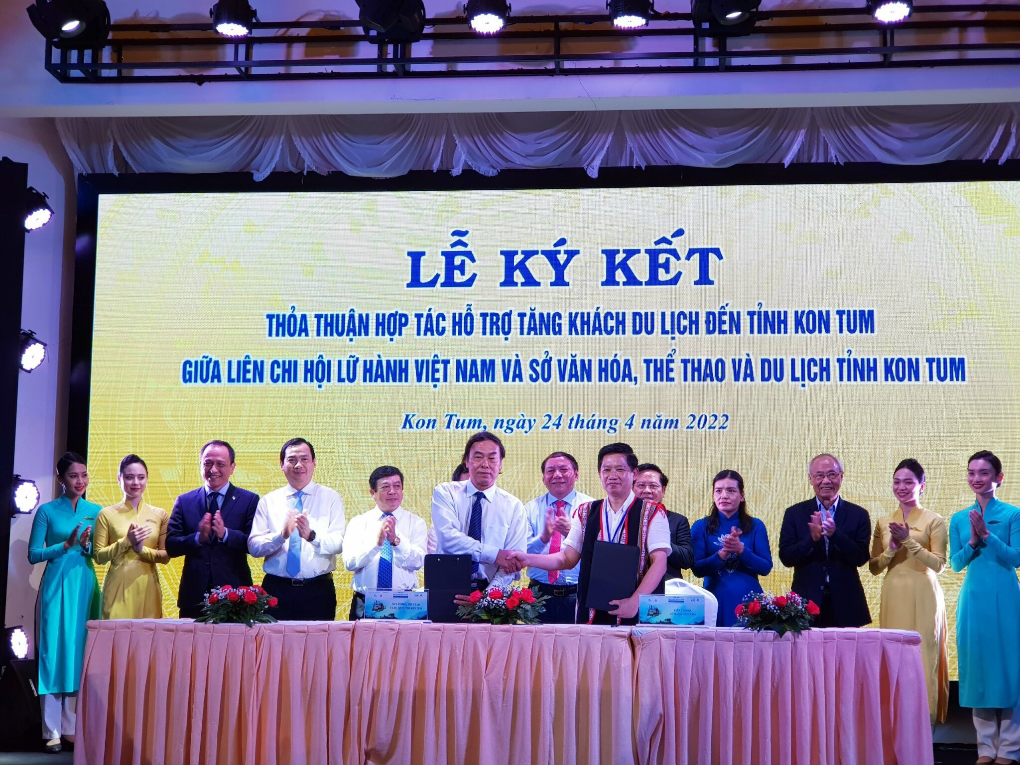 Sở VHTTDL tỉnh Kon Tum, Liên Chi hội Lữ hành Việt Nam ký Thỏa thuận hợp tác về việc tăng khách du lịch đến Kon Tum